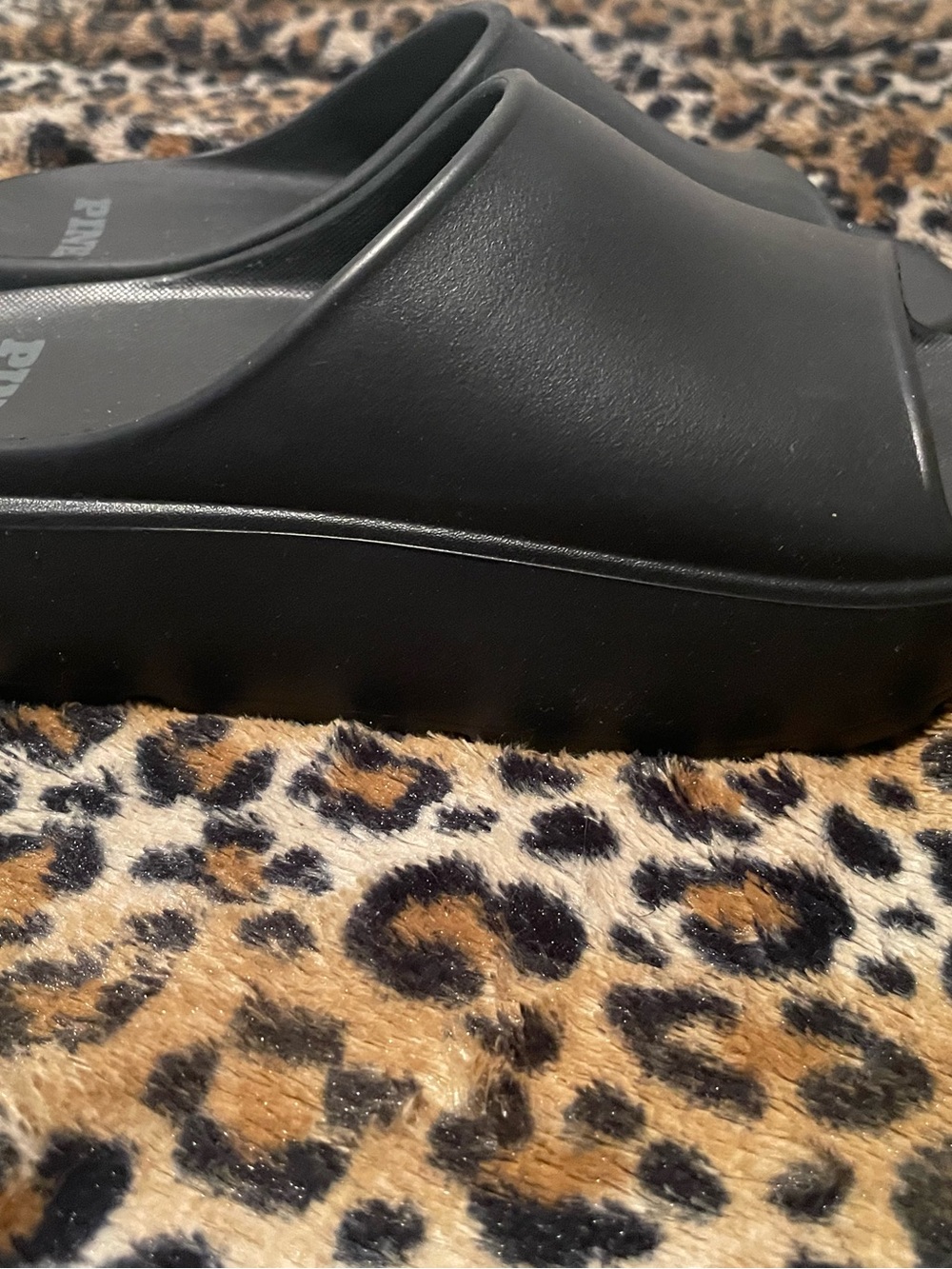 PINK Victoria's Secret Black Slide Sandals - Picture 2 of 4